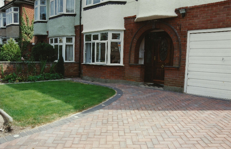Brindle block paving driveway with charcoal soldier course and lights